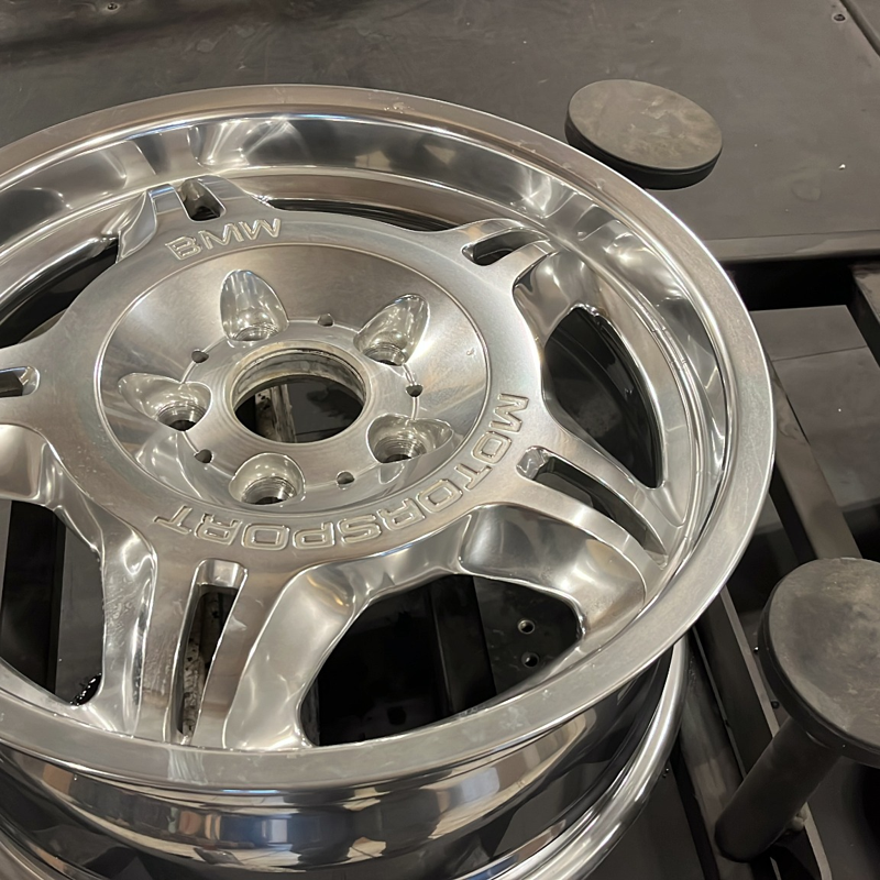 Hochglanzverdichtete Felge mit spiegelndem Finish nach der Veredelung